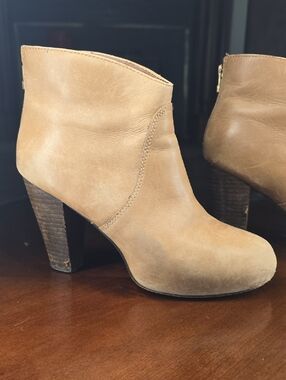 Steve Madden Tan Suede Stacked Heel Ankle Booties